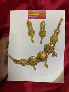 City Gold Choker With Earrings