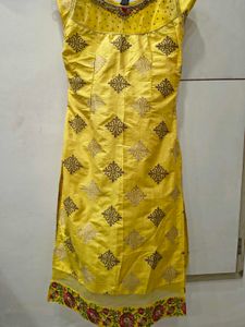 Vibrant silk Yellow Kurta Set. 3 piece.