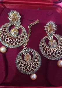 Golden Colour Earrings With Mangtika