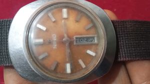 Vintage Men's Watches - Unique Find!