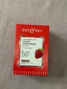 DOT &amp; KEY Tinted Sunscreen - Strawberry Dew