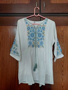 XL White Embroidered Kurta