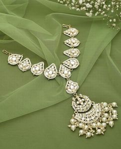 Beautiful Maang Tikka with Pearls