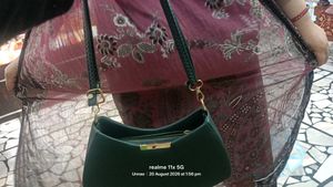 Elegant Green Shoulder Bag