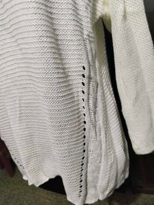 Chic White V-Neck Knit Sweater