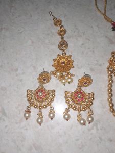 Gold Pleated Neckles Set