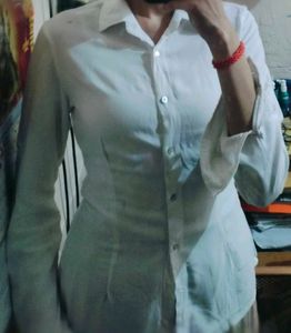 Chic White fitted cropped shirt