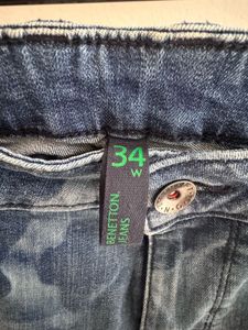 UCB - Distressed Camo Jeans