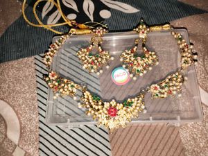 Exquisite Pearl &amp; Kundan Necklace Set