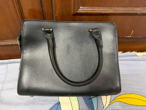 Chic Black Textured Handbag