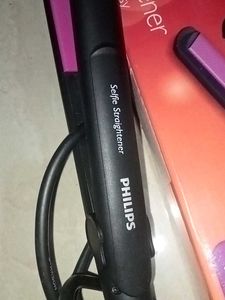 Philips Selfie Straightener. it's new but without