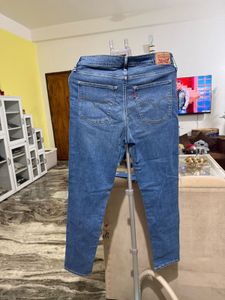 Levi’s blue Ripped Jeans👖