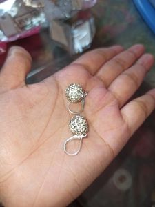 Silver Earing With Diamond