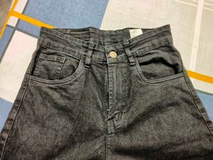 Black Wide-Leg Distressed Jeans