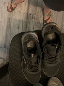 selling  sketchers