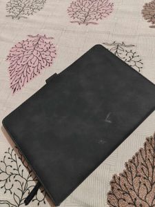 New - Stellar Men's Bifold Wallet