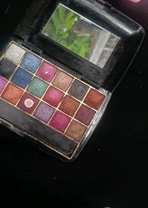 Multi-Color Eyeshadow Palette 🎨🖌️
