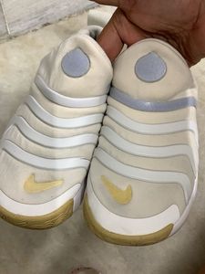 Unisex Cream Nike Slip-On Sneakers