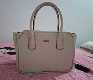 Elegant Textured Handbag