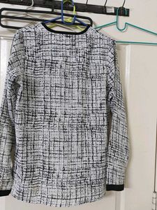 Chic Black &amp; White Print Top