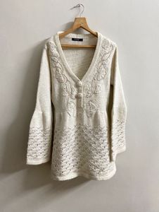 Embroidered V-Neck cardigan