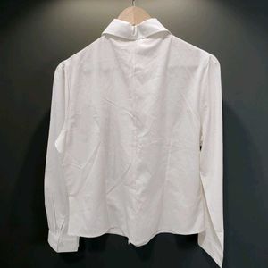 Chic White Ruffled Blouse