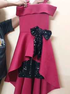 Chic Ruffle Dress with Sequin Bow