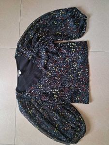 Chic Black Floral Print V-Neck Top