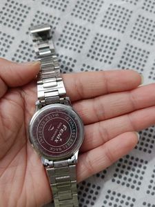 Quartz Classic Metal Band Wristwatch
