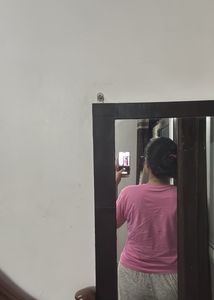 pink tshirt