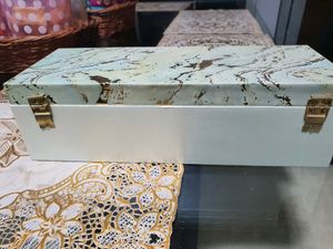 Wooden Gift Box With 3 Glass Jars