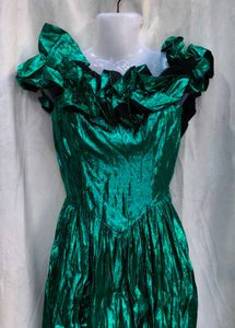 111712. Sparkling Emerald Green Gown