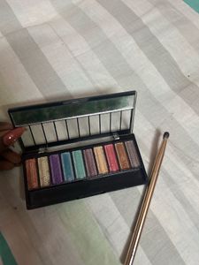 Eyeshadow Palette with Brush
