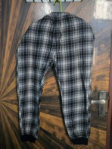 ​H&M Classic Plaid Joggers