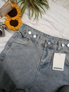 Cute Heart Detail Light Wash Jeans🫶🏻