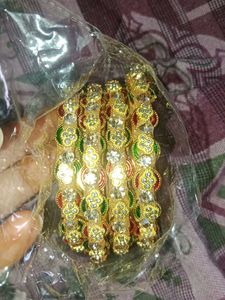 Exquisite Set of 4 Embellished Bangles