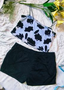 Very Amazing Tube Top With H&amp;M Shorts