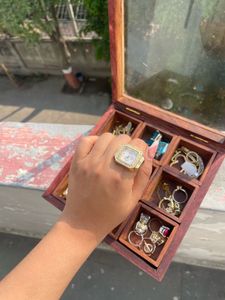 Fashionable Ring Watch