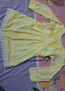 yellow top/tunic