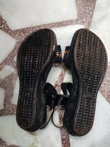 Very Comfortable Flat Sandals To Wear ,Use Anywhere In College And Market
