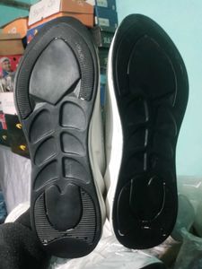 NEW NO USED SNEAKERS SHOES FOR MEN.