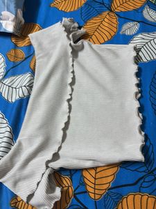 h&m Ruffle Trim Crop Top