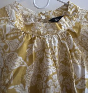 Zara - Floral Ruffle Top