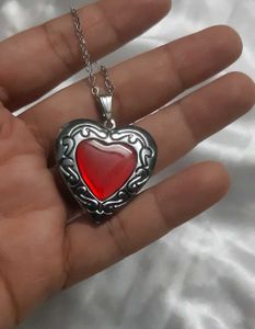 Vintage Heart photo Locket Necklace