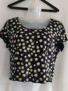 Old navy Cute Daisy Print Cropped Top
