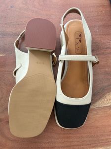 Chic Two-Tone Slingback Flats