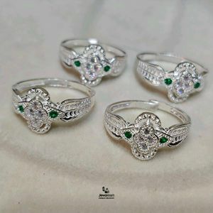Pure Silver Exquisite Toe Rings with Emerald Accen