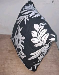 cushion takiya