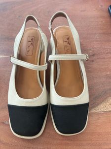 Chic Two-Tone Slingback Flats