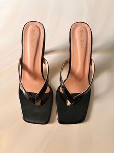 Retro Walk Black Square Toe Thong Heels